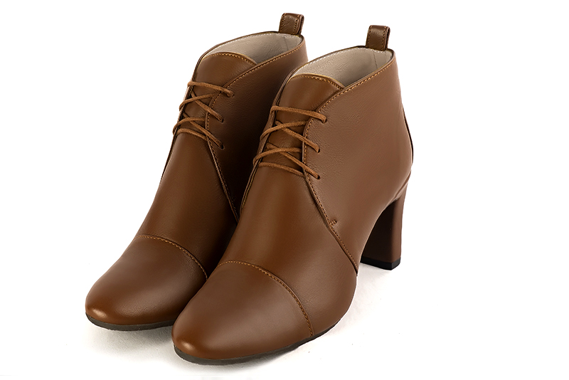 Caramel brown women's ankle boots with laces at the front. Round toe. Medium comma heels. Front view - Florence KOOIJMAN